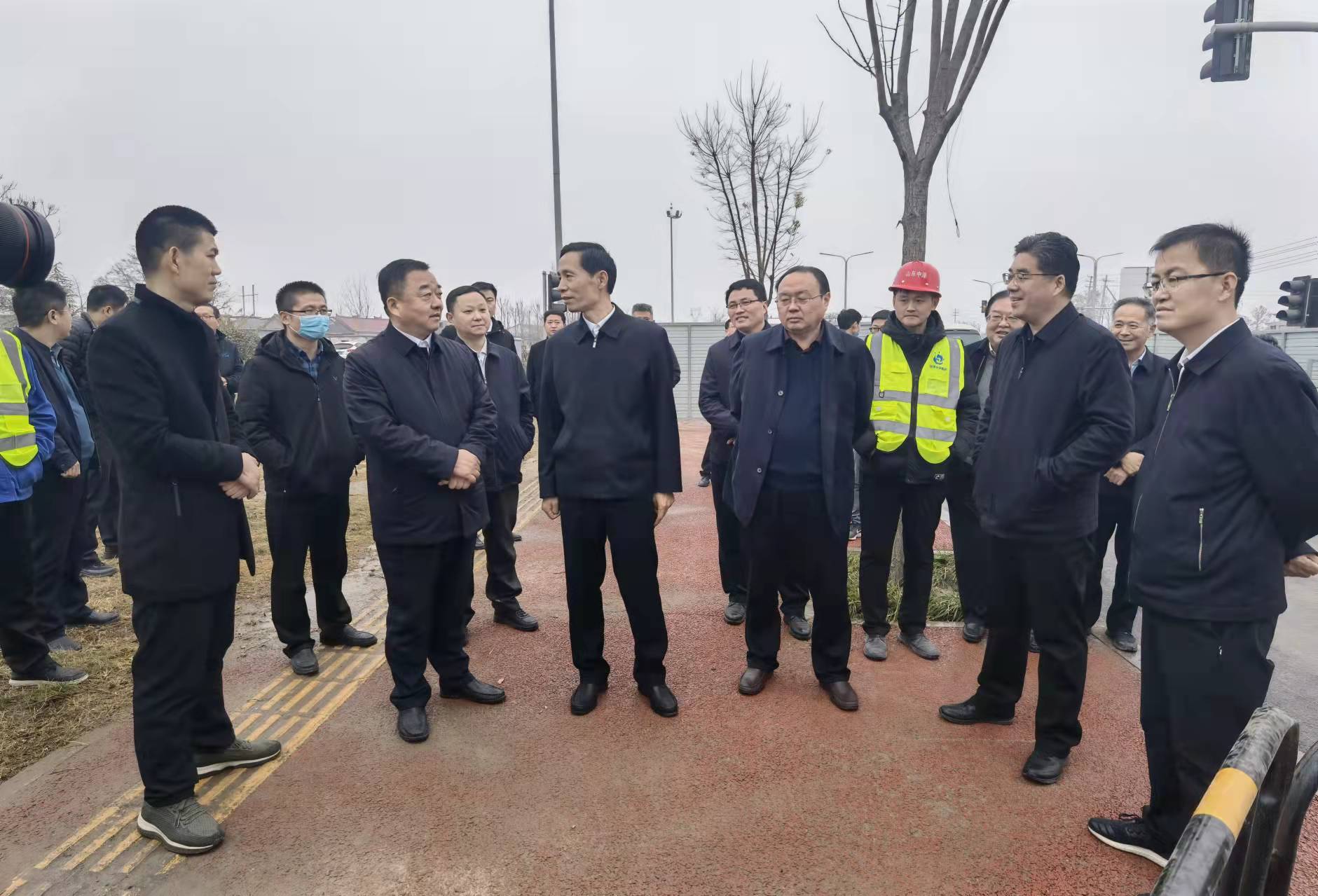 菏澤市市委副書記、市長(zhǎng)張倫一行到七里河污水處理廠配套管網(wǎng)工程調(diào)研指導(dǎo)工作